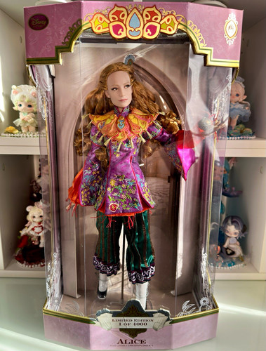 Disney store alice - store, in