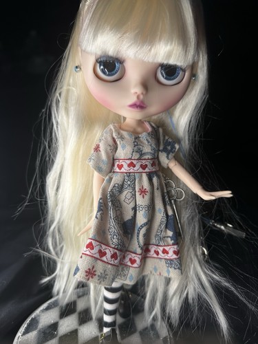 Blythe doll with alice - blythe,