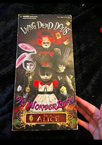 Living dead dolls - living,